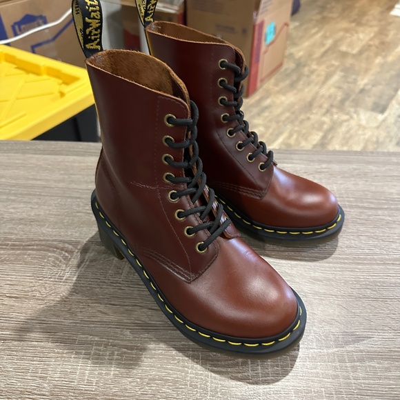 Dr. Martens Clemency Leather Heeled Lace Up Boots US Women's 6 - Picture 1 of 9